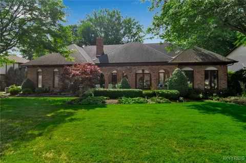 88 Crestwood Ln, Amherst, NY 14221