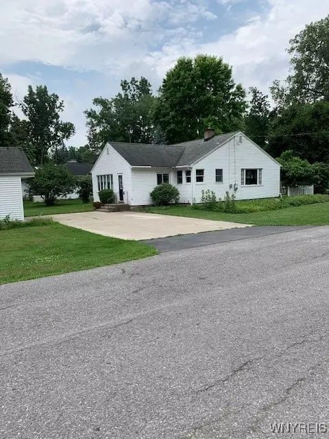 4441 E Overlook Dr, Buffalo, NY 14221