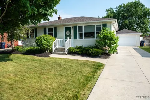 125 Della Dr, Lackawanna, NY 14218