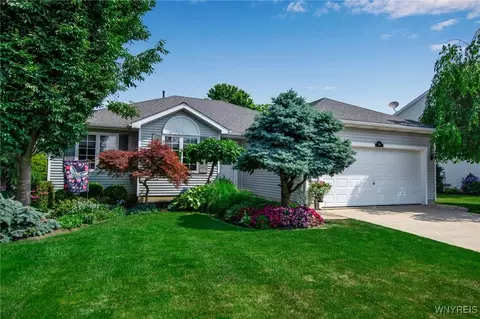 14 Nottingham Ln, Lancaster, NY 14086