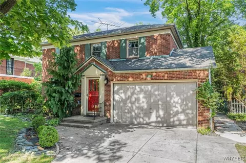 158 Darwin Dr, Amherst, NY 14226