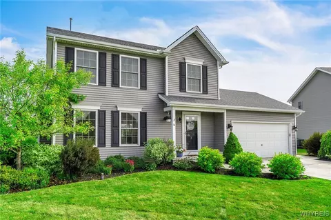 14 Crabapple Ln, Lancaster, NY 14086