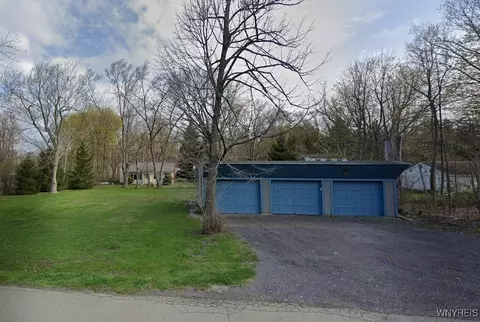 718 Beach Ave, Evans, NY 14006