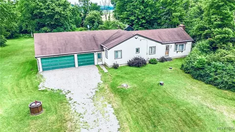 2658 Bauer Rd, Eden, NY 14057