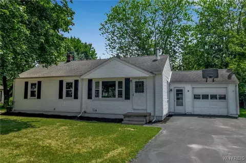 565 Oak St, Porter, NY 14174