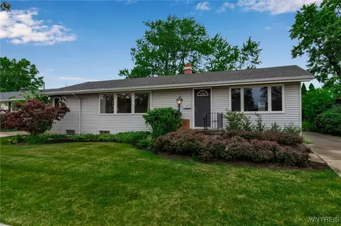 166 Kingsbury Ln, Tonawanda, NY 14150