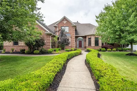 47 Nature Cove Ct, Amherst, NY 14221
