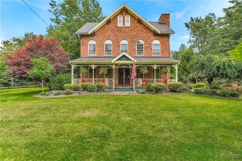 2220 Grover Rd, Aurora, NY 14170