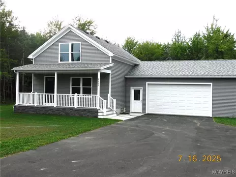6688 Southwestern Blvd, Lake View, NY 14085