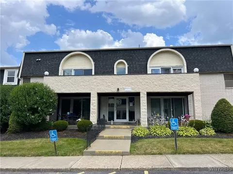 10 Cambridge #E, Amherst, NY 14221