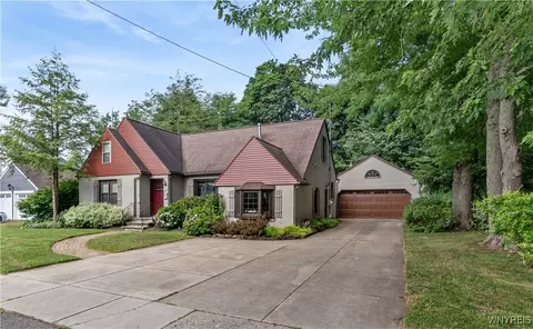188 Hunt Ave, Hamburg, NY 14075