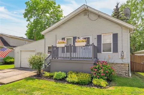 28 Carney St, Tonawanda, NY 14150