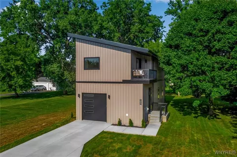 1052 Borden Rd, Depew, NY 14043