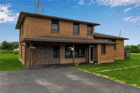 Exterior - 6393 Aiken Rd, Pendleton, NY 14094 photo 2 of 11