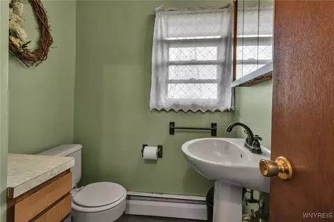 Bath - 6393 Aiken Rd, Pendleton, NY 14094 photo 1 of 4