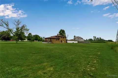 Exterior - 6393 Aiken Rd, Pendleton, NY 14094 photo 8 of 11
