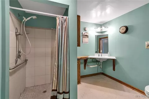Bath - 6393 Aiken Rd, Pendleton, NY 14094 photo 4 of 4