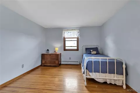 Bedroom - 6393 Aiken Rd, Pendleton, NY 14094 photo 4 of 7