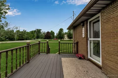 Exterior - 6393 Aiken Rd, Pendleton, NY 14094 photo 6 of 11
