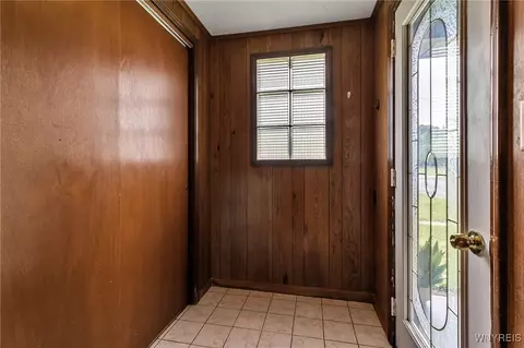 Entry Way - 6393 Aiken Rd, Pendleton, NY 14094 photo 1 of 1