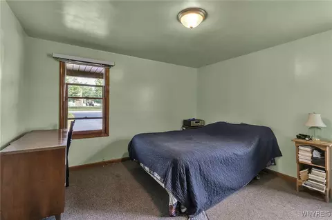 Bedroom - 6393 Aiken Rd, Pendleton, NY 14094 photo 6 of 7