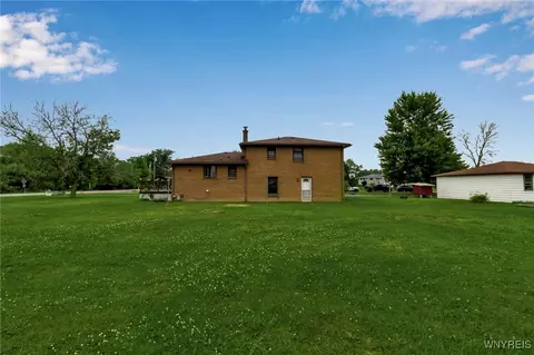 Exterior - 6393 Aiken Rd, Pendleton, NY 14094 photo 7 of 11