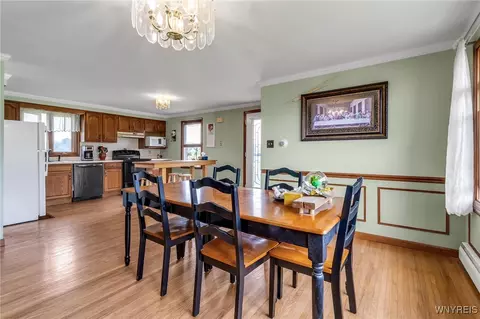 Dining - 6393 Aiken Rd, Pendleton, NY 14094 photo 2 of 5