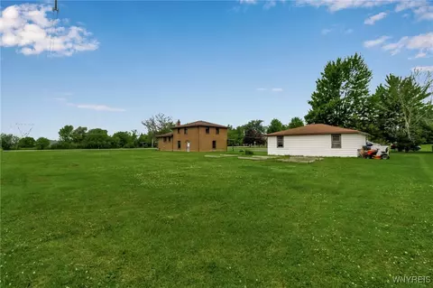 Exterior - 6393 Aiken Rd, Pendleton, NY 14094 photo 10 of 11