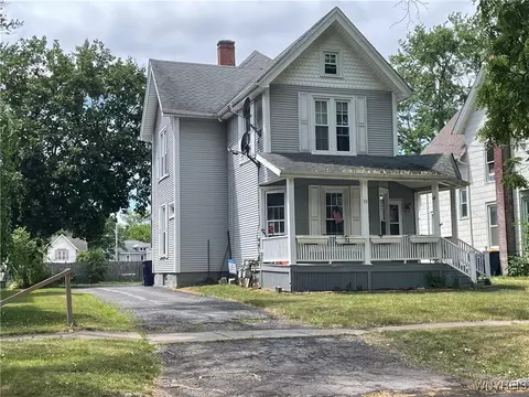 35 Pound St, Lockport, NY 14094