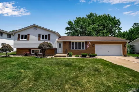 6917 Colonial Dr, Niagara, NY 14305