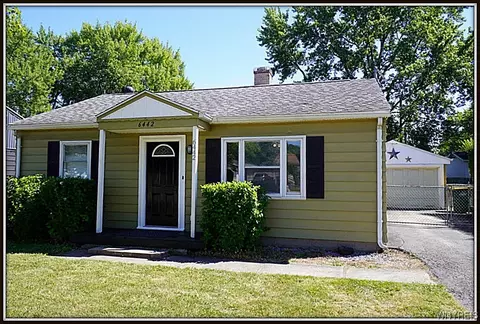 6442 Lincoln Ave, Lockport, NY 14094