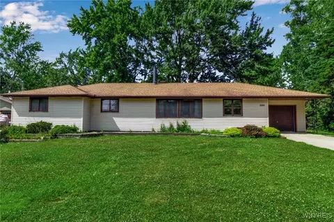 560 Reserve Rd, West Seneca, NY 14224