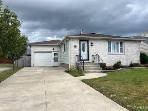 95 Candace Ln, Depew, NY 14043