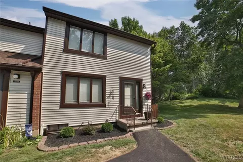 1751 Charlesgate Cir, East Amherst, NY 14051