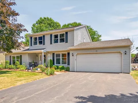 101 Woodedge Ln, Greece, NY 14626