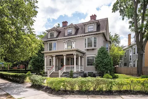 33 Colonial Cir, Buffalo, NY 14222