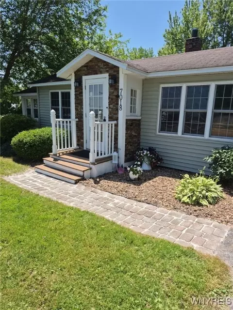 7018 Lakeshore Rd, Cicero, NY 13039