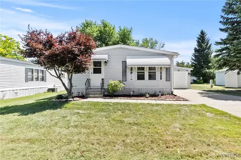 28 N Eaglecrest Dr, Hamburg, NY 14075