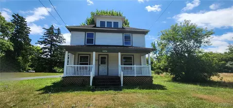 5374 Ridge Rd, Lockport, NY 14094