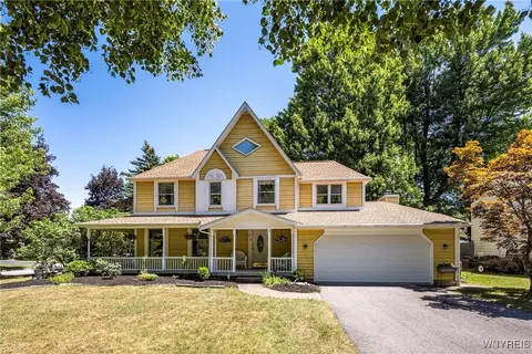 3 Carleton Ct, Amherst, NY 14221