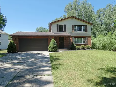 70 Acacia Dr, Amherst, NY 14228