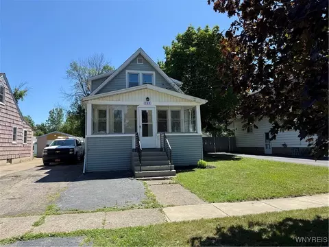 737 92nd St, Niagara Falls, NY 14304