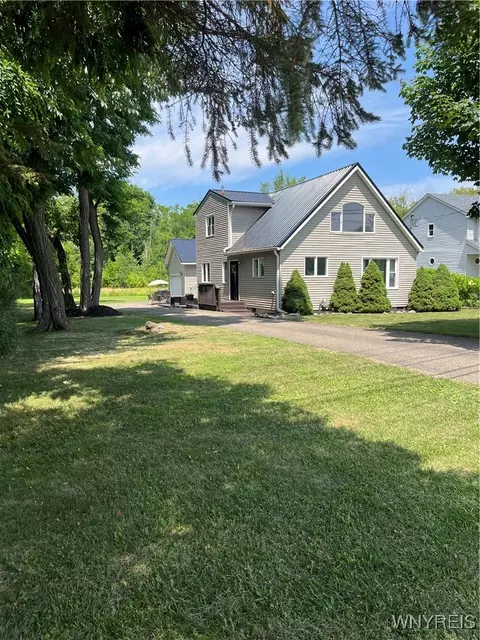 710 Bennett Rd, Evans, NY 14006