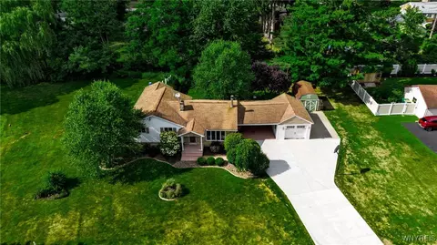 6693 Rollin Dr, Boston, NY 14025