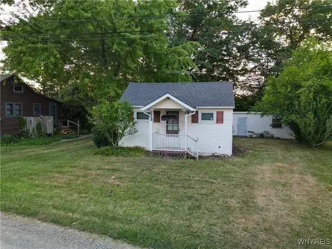 12937 Hillcrest Dr, Carlton, NY 14411