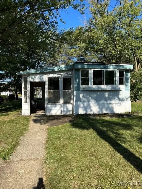 1048 Karen Dr, Evans, NY 14006