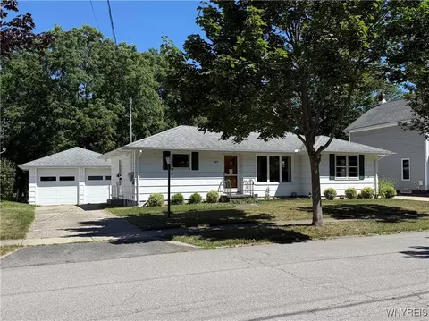 37 Holland Ave, Lancaster, NY 14086