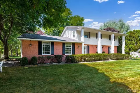 4900 Cliffside Dr W, Clarence, NY 14031