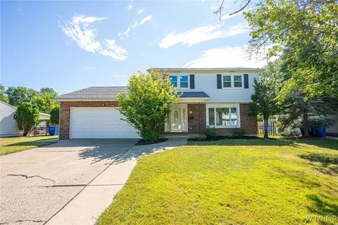136 Heather Hill Dr, West Seneca, NY 14224