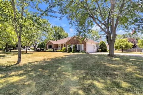 1 Independence Dr, Lockport, NY 14094